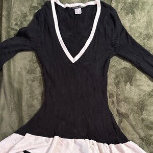 VENUS Black Sweate  with White V-Neck